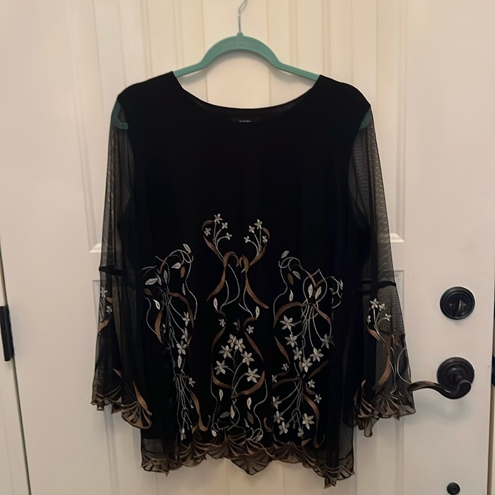Alfani lined embroidered tunic with sheer bell sleeves.  Luke new size L.